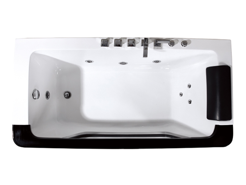 8613 Whirlpool bathtub with grab bars